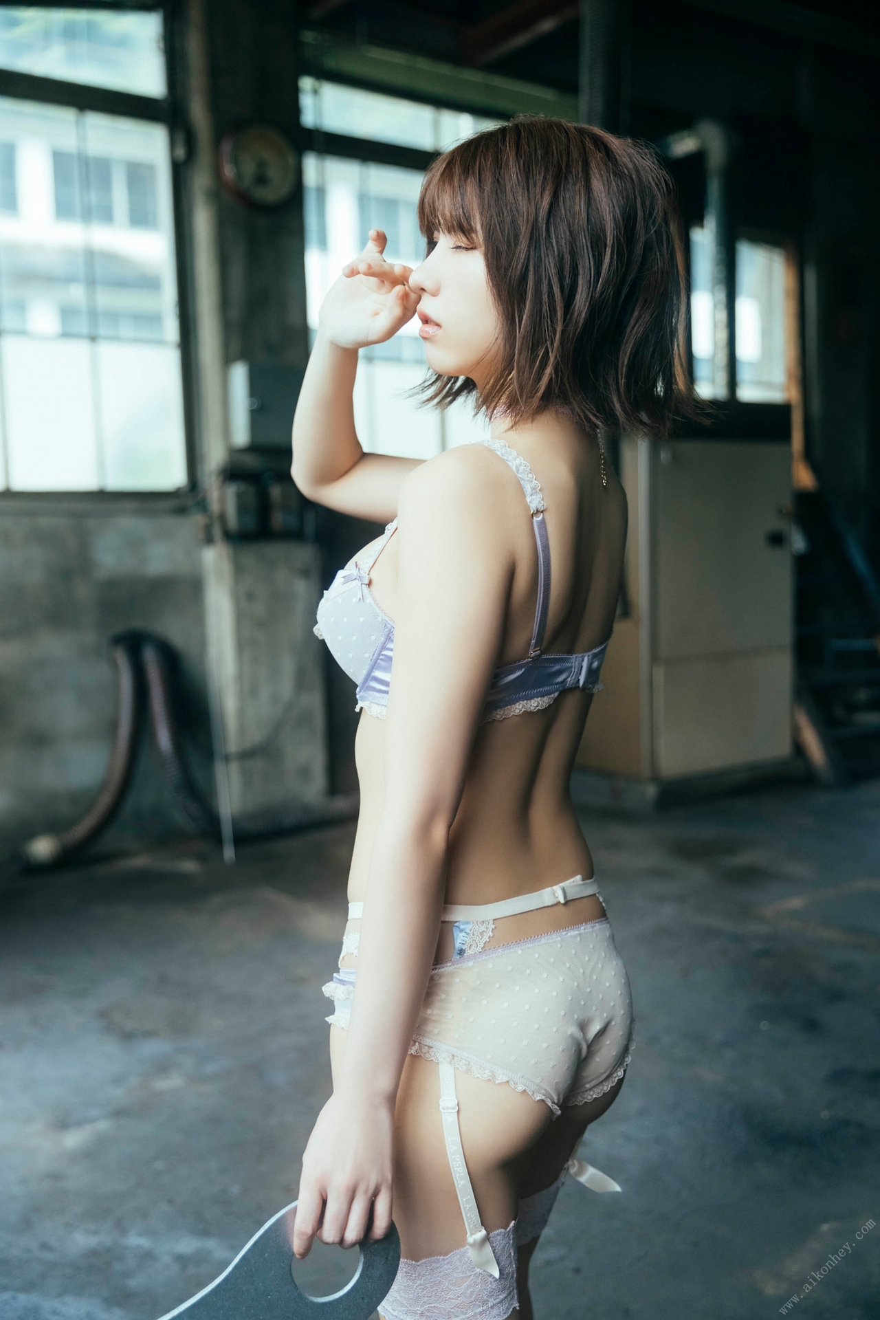 enako写真集「えなこドールと過ごした夏 ～ゼンマイを巻いて動いた心～」下载